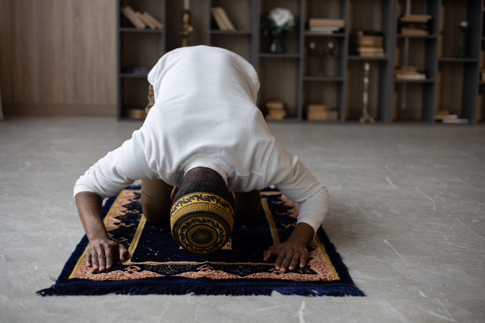 Photo of a Muslim man praying with a link to the Contact Us page to contact the Mosque about Tableegh services.